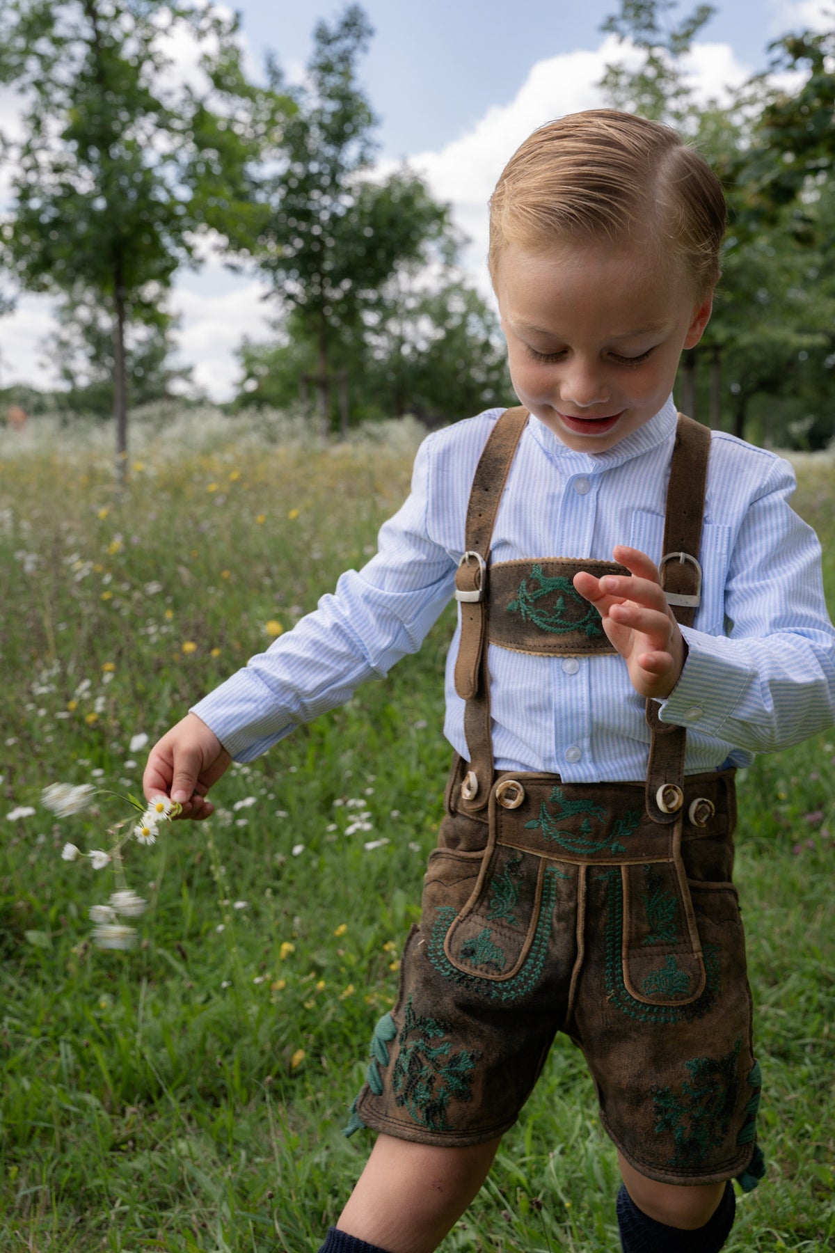 KINDER - TRACHTENHEMD SLIMFIT MÜNCHENER STREIFEN HELLBLAU - JAN&INA Trachten