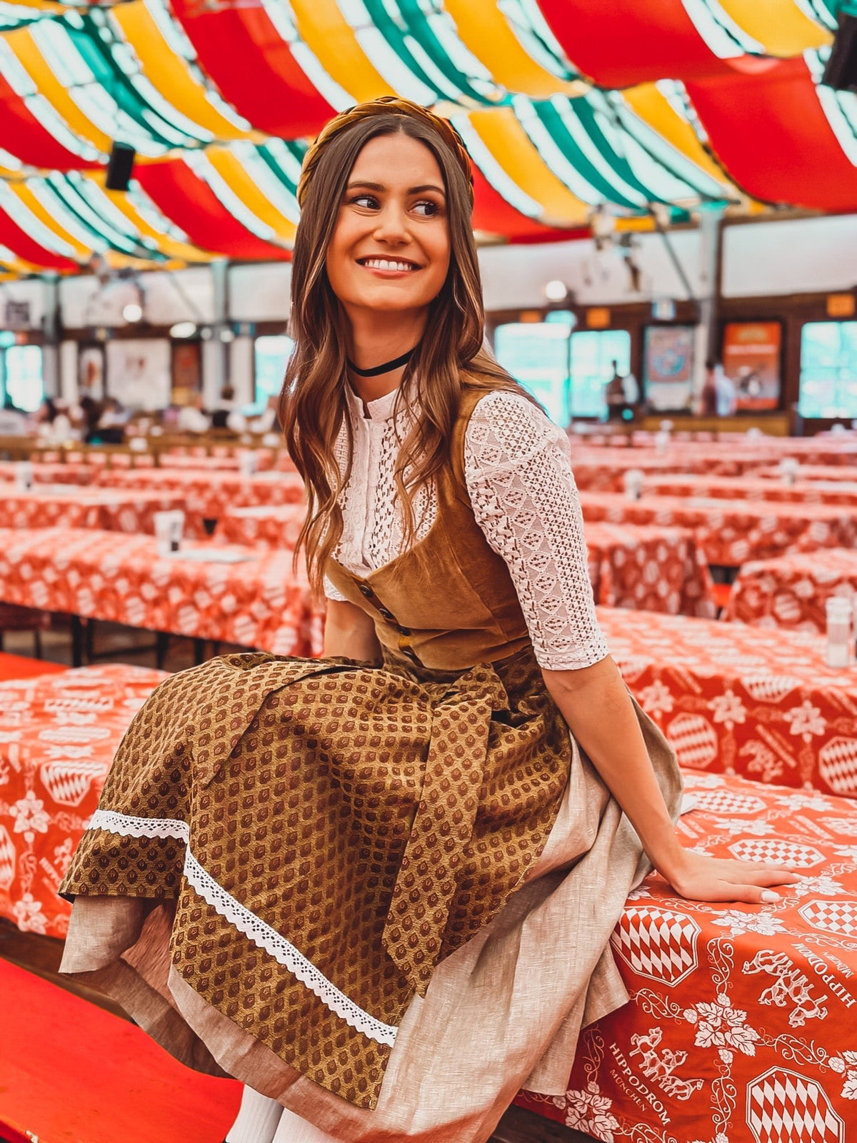 SAMT - JACQUARD DIRNDL CAMEL/CAPPUCINO - JAN&INA Trachten