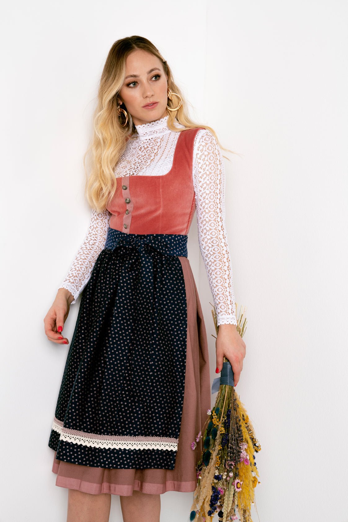 SAMT-JACQUARD DIRNDL MALVE/SAPHIR - JAN&INA Trachten
