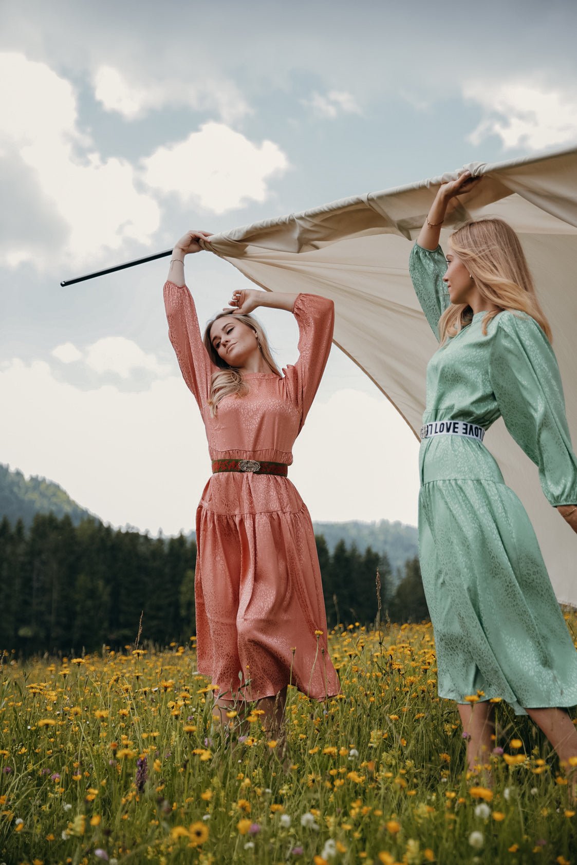 VOLANT MIDI KLEID LEO ONESIZE CORAL - JAN&INA Trachten