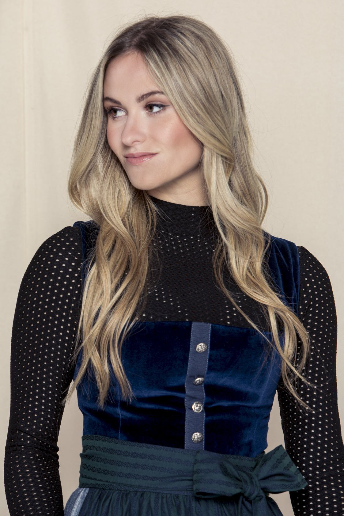 DIRNDLBLUSE STRETCH EYELET LOVE LANGARM SCHWARZ - JAN&INA Trachten