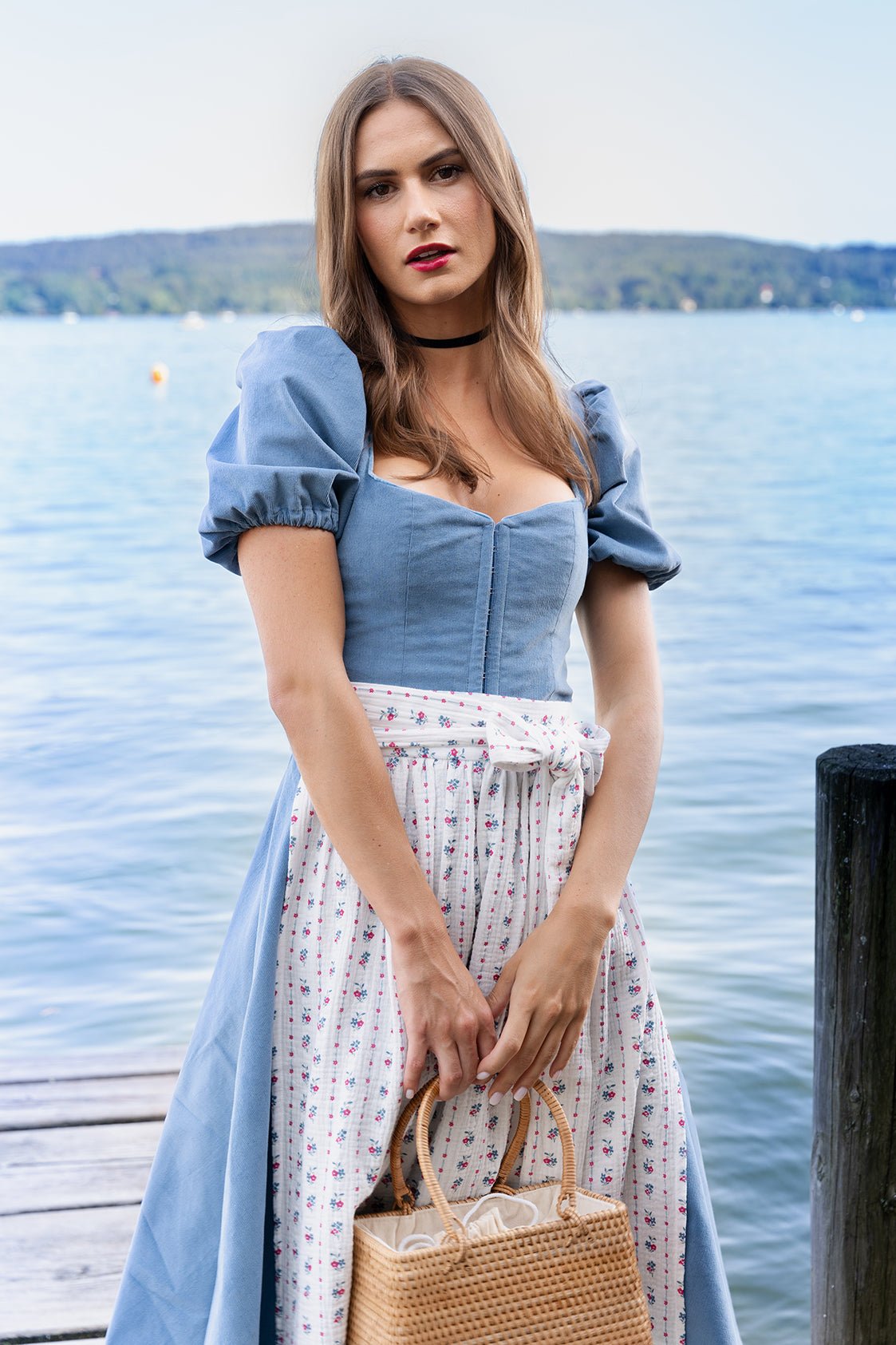 CORD DIRNDL LIMITED EDITION 2024 FLARE FLOWER TRADITION HELLBLAU WEISS MIT 2 SCHÜRZEN - JAN&INA Trachten