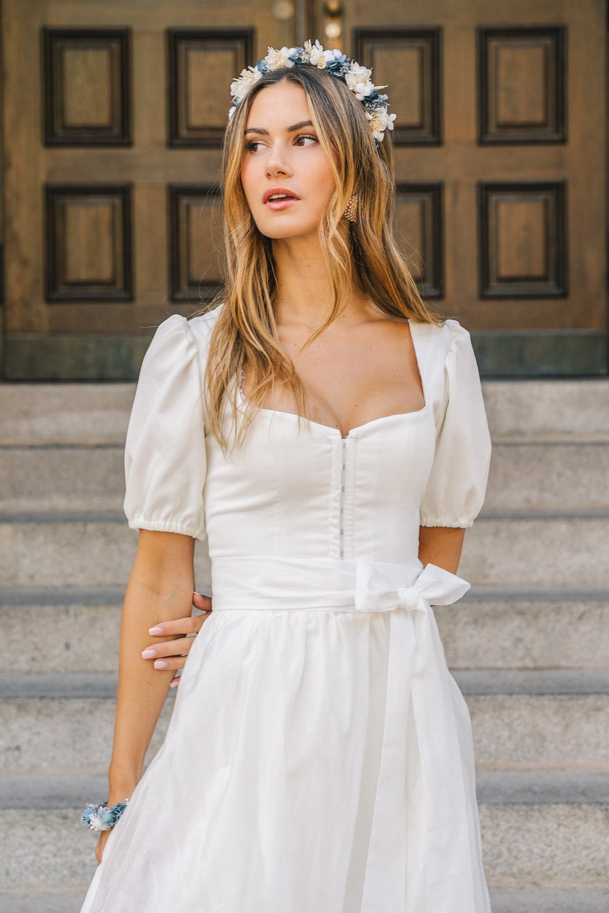 HOCHZEITSDIRNDL CORD FLARED HEART IVORY - JAN&INA Trachten