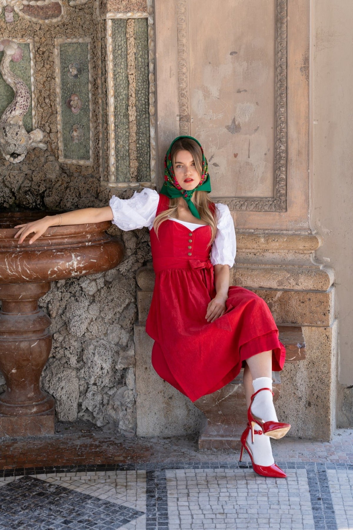 LEINEN DIRNDL MONOCHROME TRADITION TOMATENROT - JAN&INA Trachten