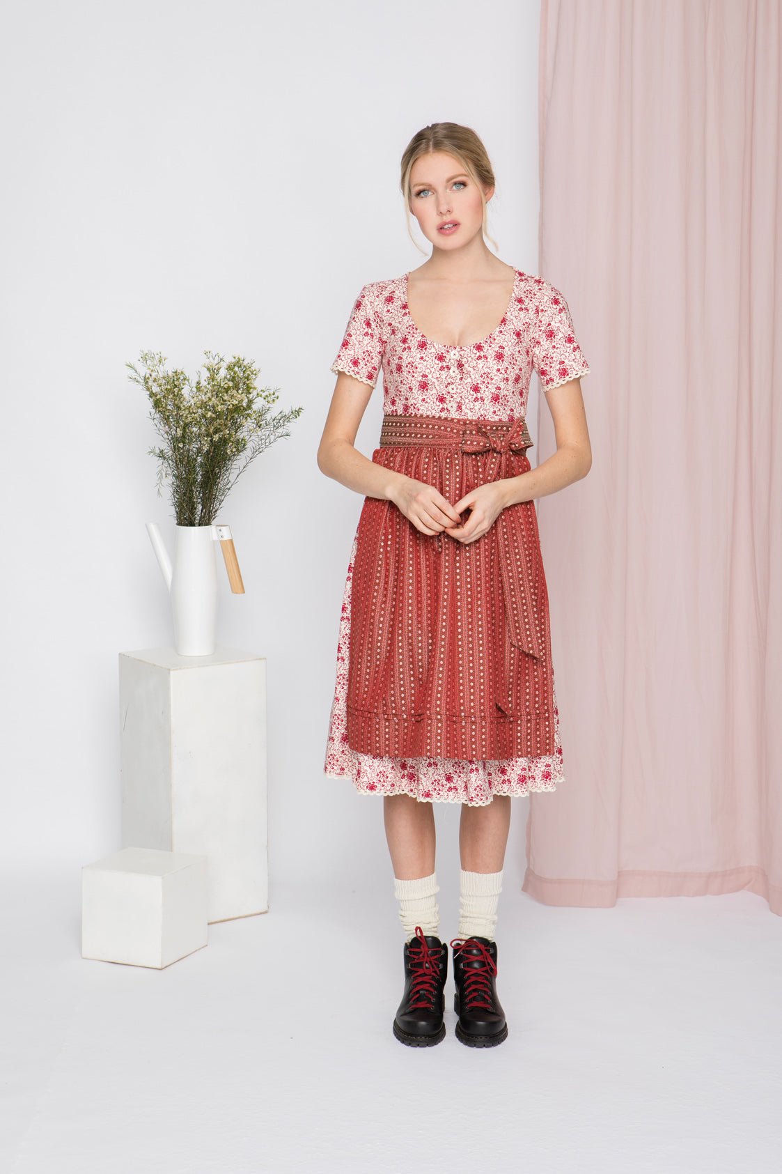BAUMWOLL - TRADITIONSDIRNDL ROT - JAN&INA Trachten