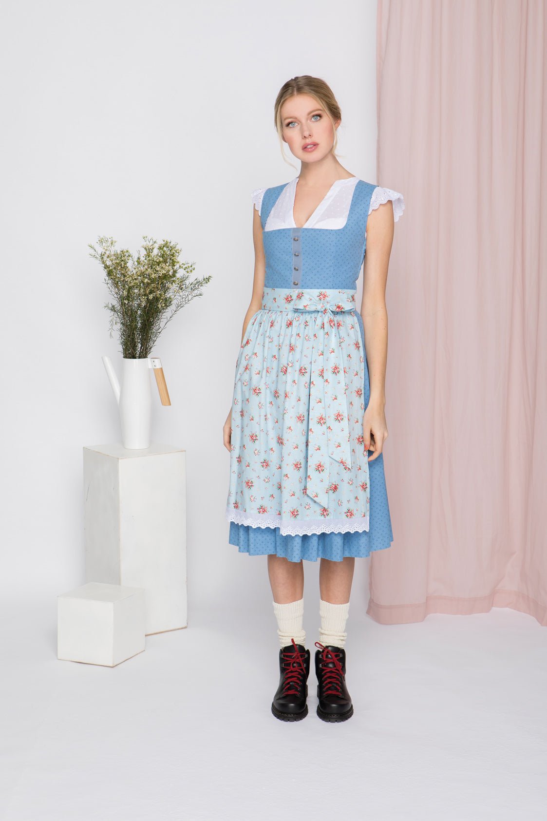 BW DIRNDL VINTAGE FLOWERS PASTELLBLAU - JAN&INA Trachten