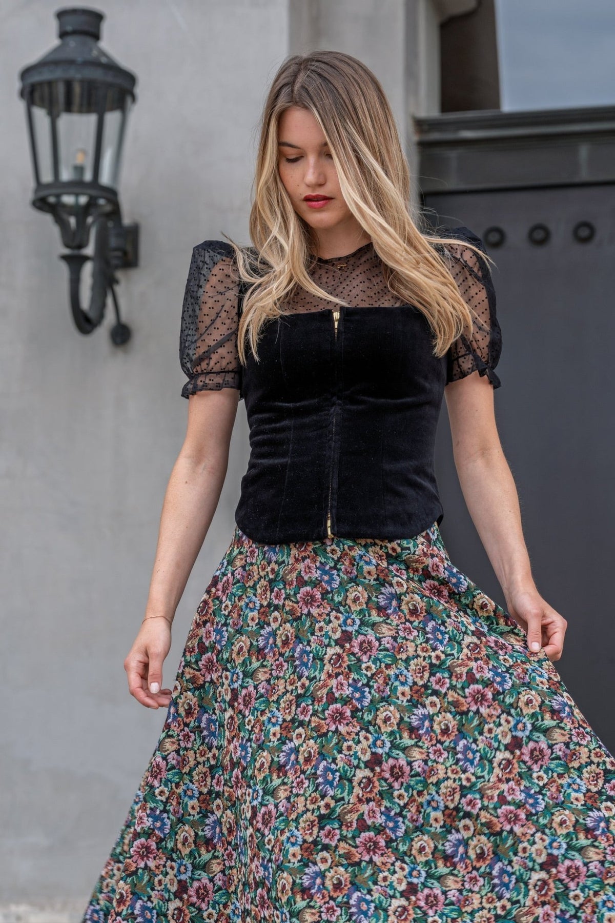 DIRNDLBLUSE TÜLL POLKA DOTS PUFFÄRMEL SCHWARZ - JAN&INA Trachten