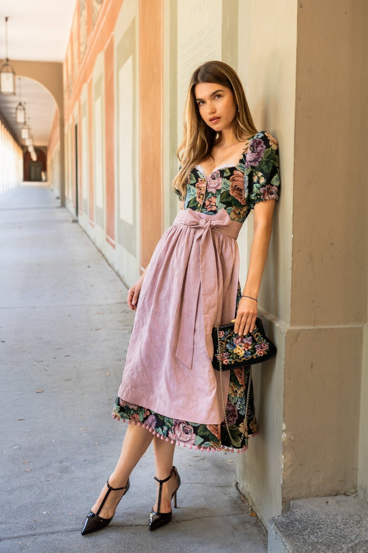 DIRNDL VINTAGE GOBELIN FLOWERS SCHWARZ/ ALTROSA - JAN&INA Trachten
