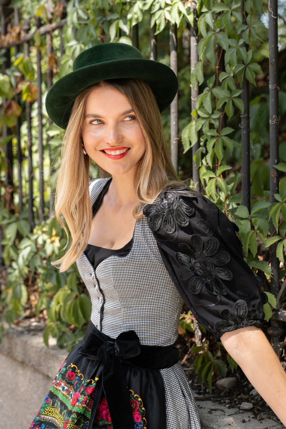 PEPITA LODEN FOLKLOREDIRNDL SCHWARZ/ WEISS 2026 - JAN&INA Trachten