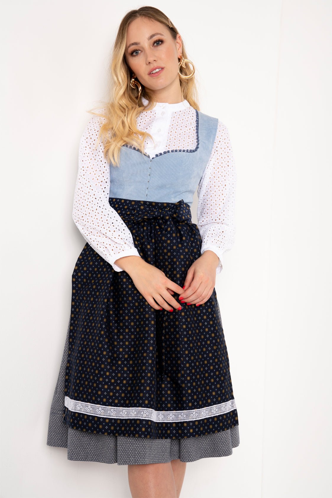 DIRNDLBLUSE BRODERIE ANGLAISE LANGARM WEISS - JAN&INA Trachten