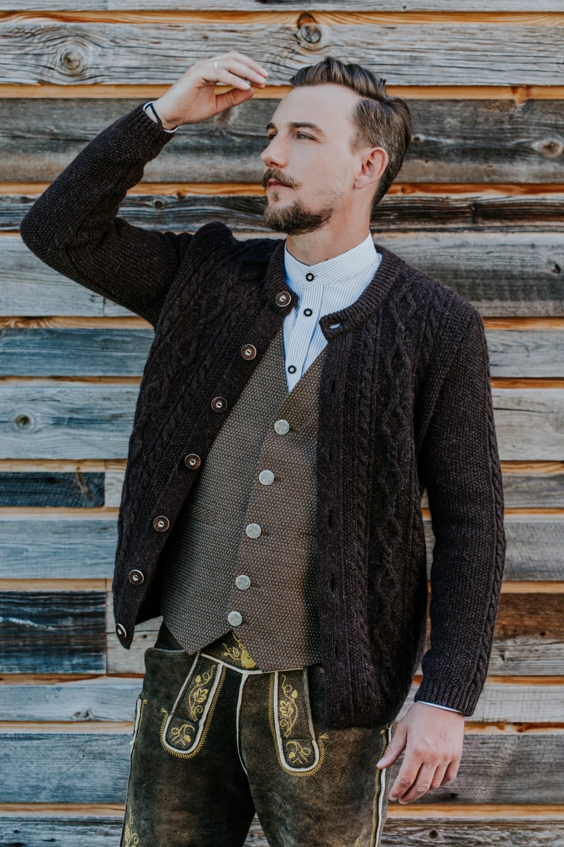 STRICKJACKE HALODRI VINTAGE MIT ZOPF BRAUN - JAN&INA Trachten