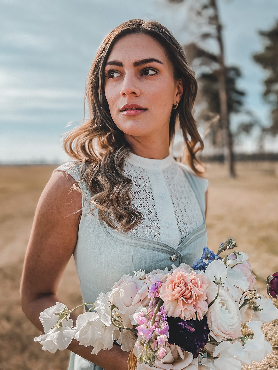 LEINEN HOCHZEITSDIRNDL MONOCHROME LOVE SALBEI - JAN&INA Trachten