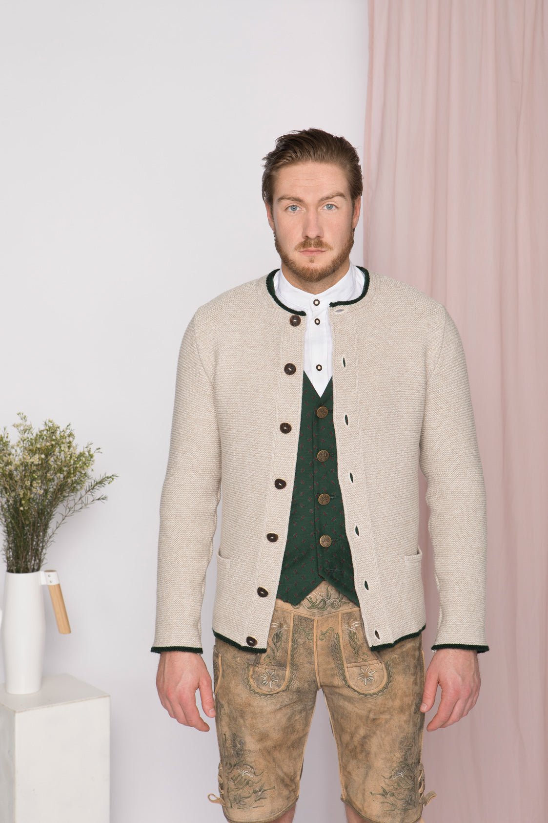 STRICKJACKE PETER MIT STEHKRAGEN BEIGE/TANNENGRÜN - JAN&INA Trachten