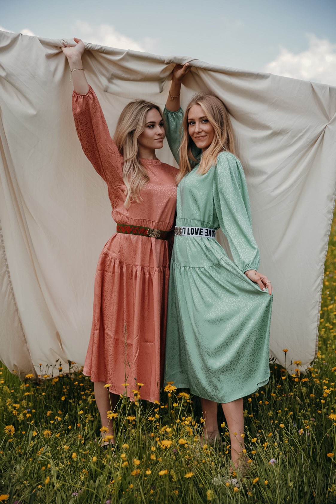 VOLANT MIDI KLEID LEO ONESIZE CORAL - JAN&INA Trachten