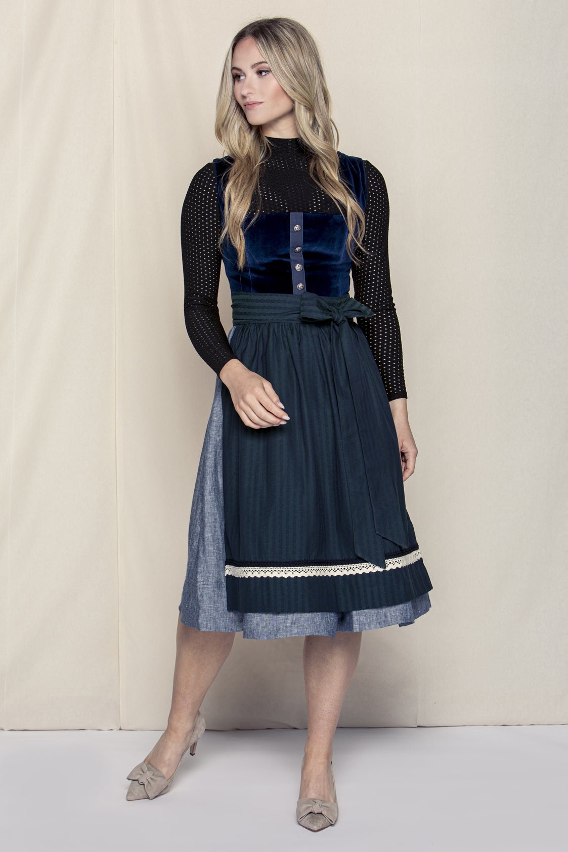 DIRNDLBLUSE STRETCH EYELET LOVE LANGARM SCHWARZ - JAN&INA Trachten