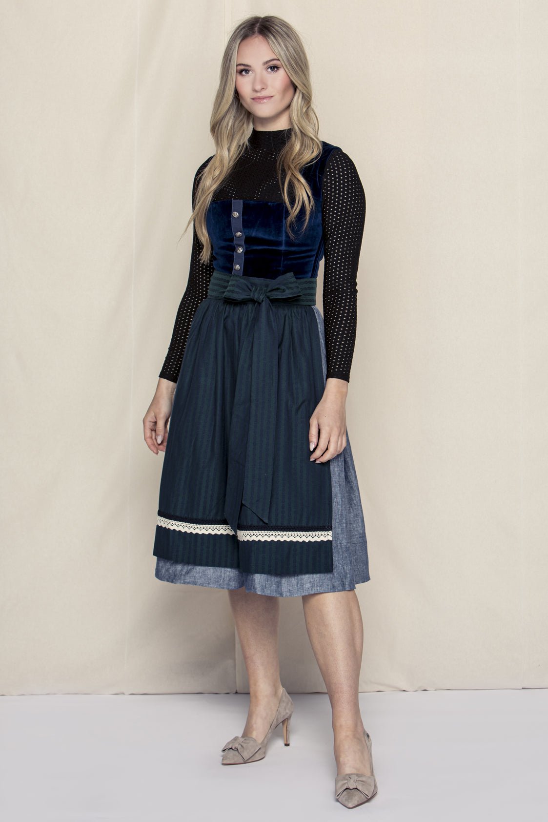 DIRNDLBLUSE STRETCH EYELET LOVE LANGARM SCHWARZ - JAN&INA Trachten