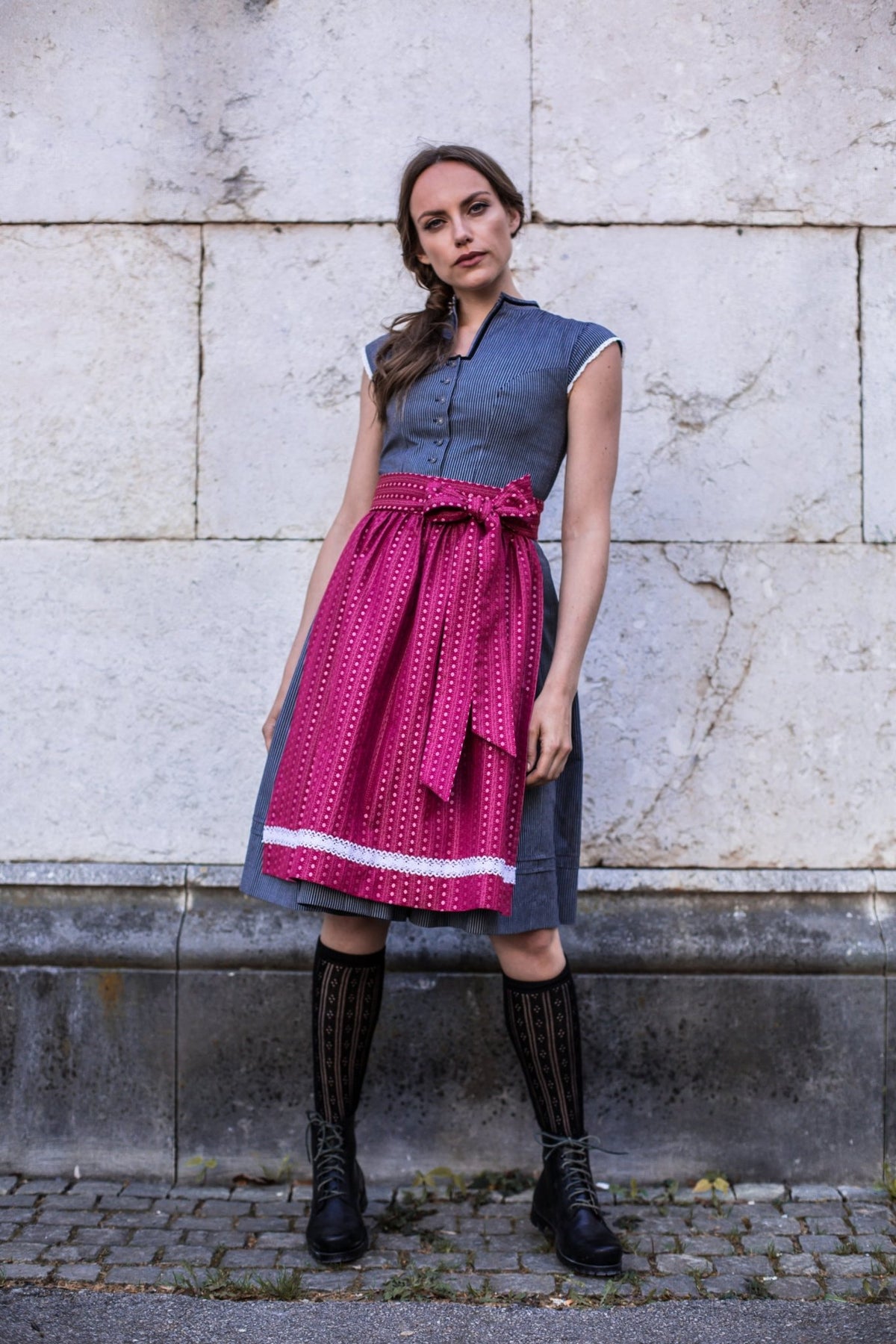 BW DIRNDLKLEID FLORAL STRIPES SCHWARZ/ROT - JAN&INA Trachten