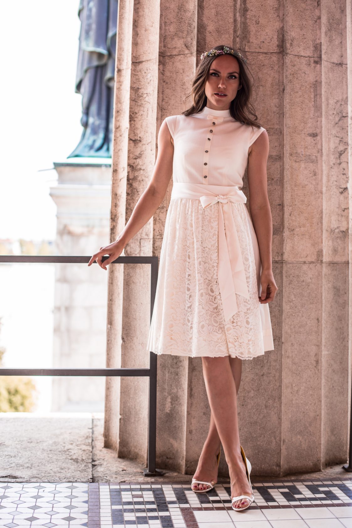 HOCHZEITSDIRNDL LACE AND BOW CREME - JAN&INA Trachten
