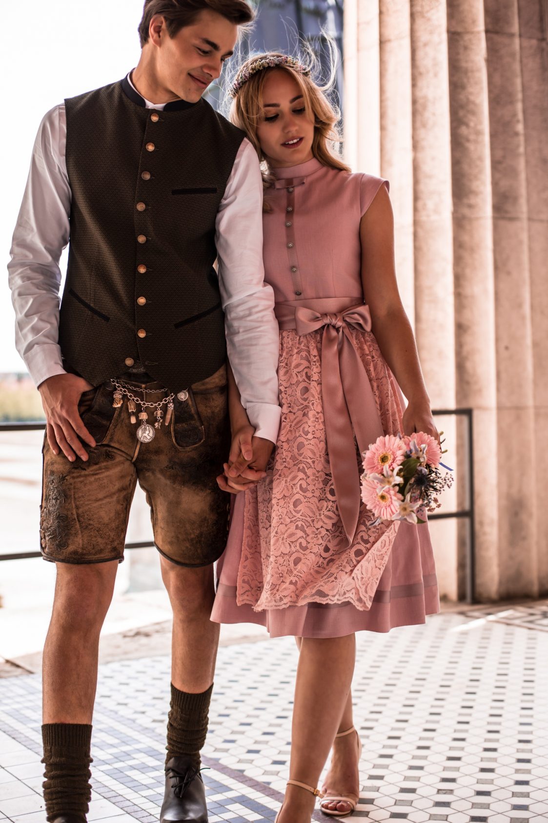 HOCHZEITSDIRNDL LACE AND BOW ROSÈ - JAN&INA Trachten